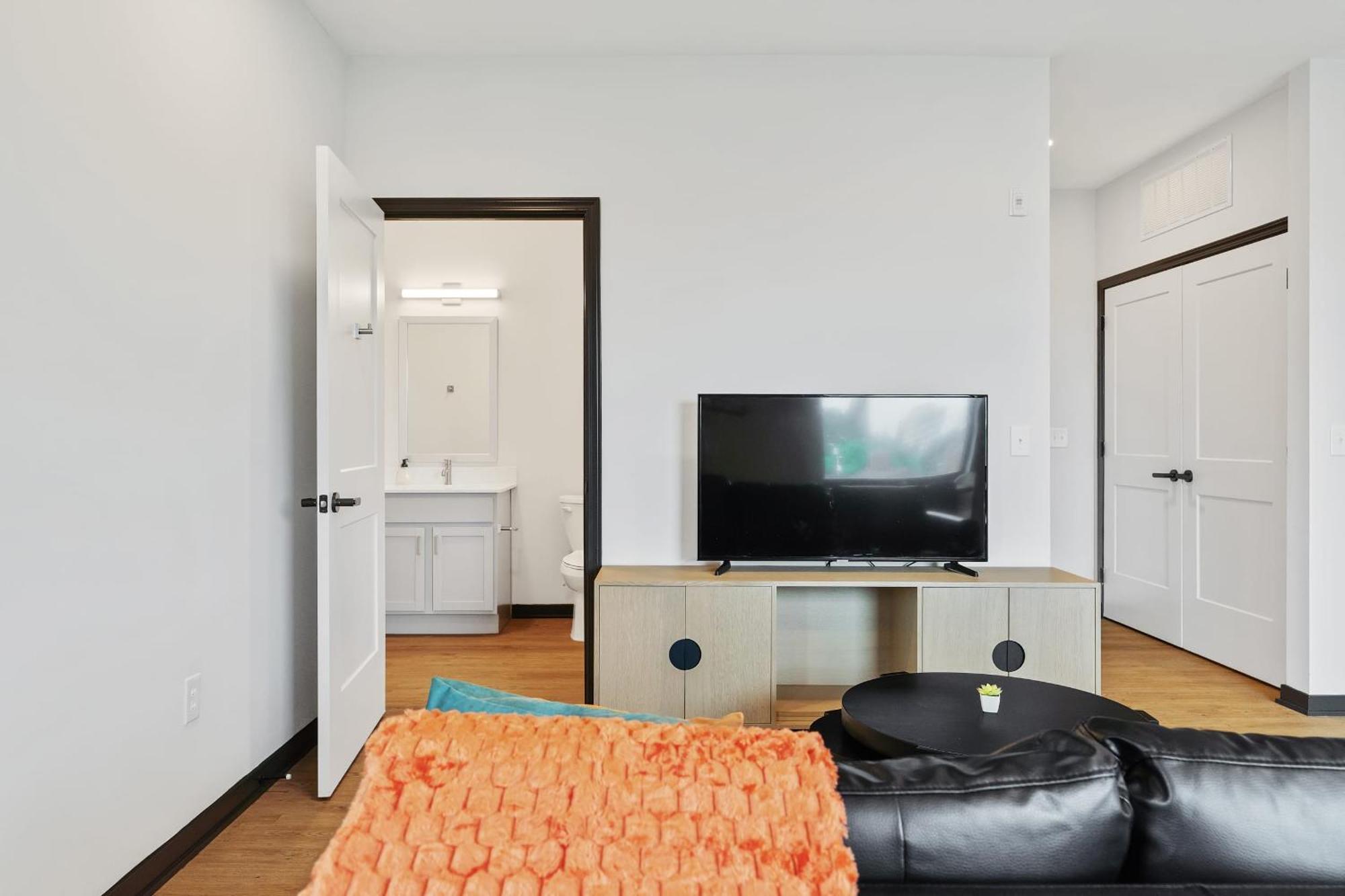Cozysuites On Mass With Garage Parking #6 Indianapolis